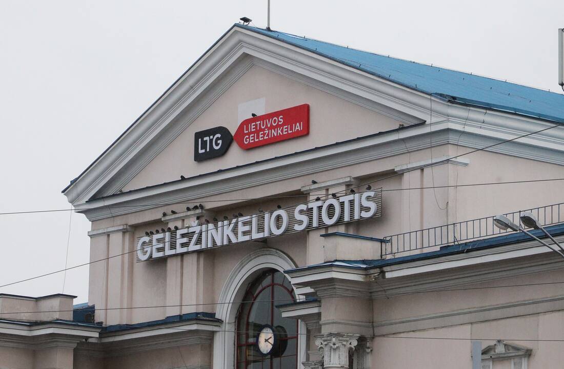 „Lietuvos geležinkeliai“ už 3,38 mln. eurų diegia keleivių informavimo sistemą