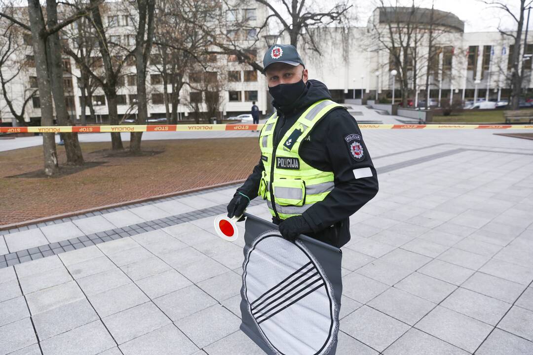 Pareigūnų akcija prie Vyriausybės