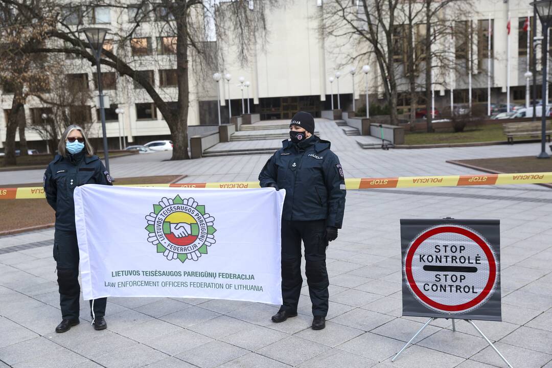 Pareigūnų akcija prie Vyriausybės
