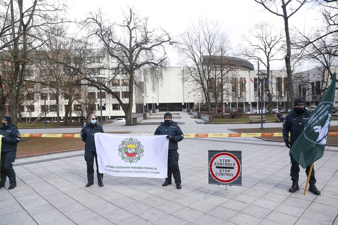 Pareigūnų akcija prie Vyriausybės