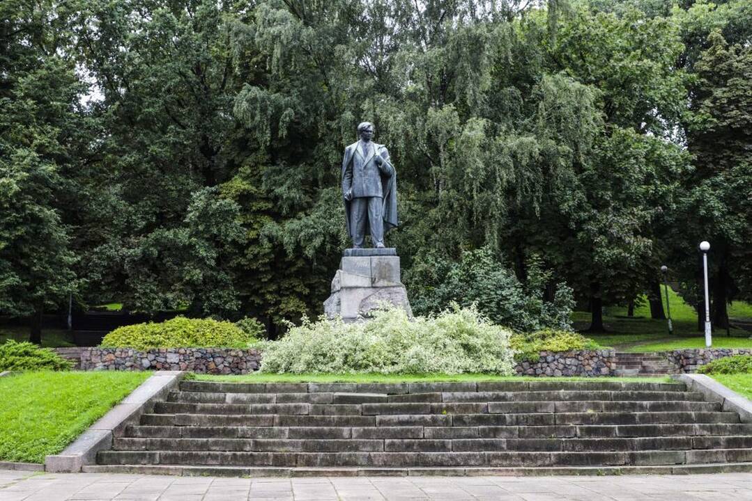 Paveldosaugininkai įtraukė P. Cvirkos skverą į saugomų vertybių sąrašą