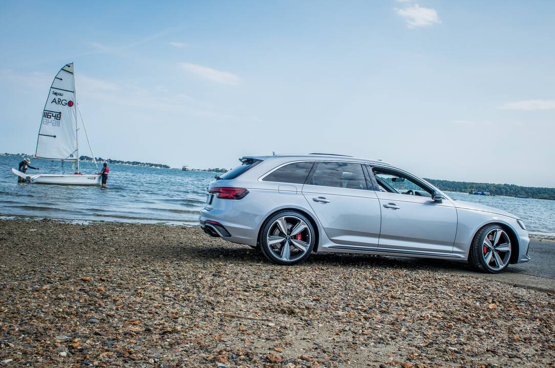 Universalus, patrauklus ir galingas. Kaip keitėsi „Audi RS4“?