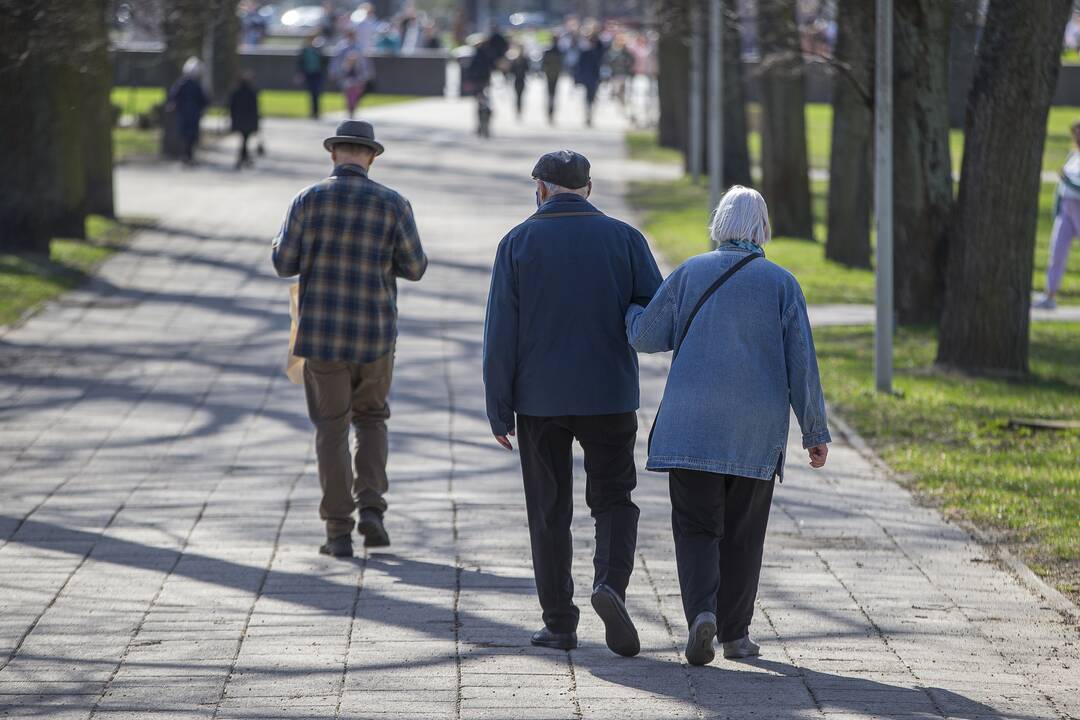 Apklausa: pensijos sulaukia praktiškai visi, bet kas ketvirtas lietuvis nenori tuo patikėti