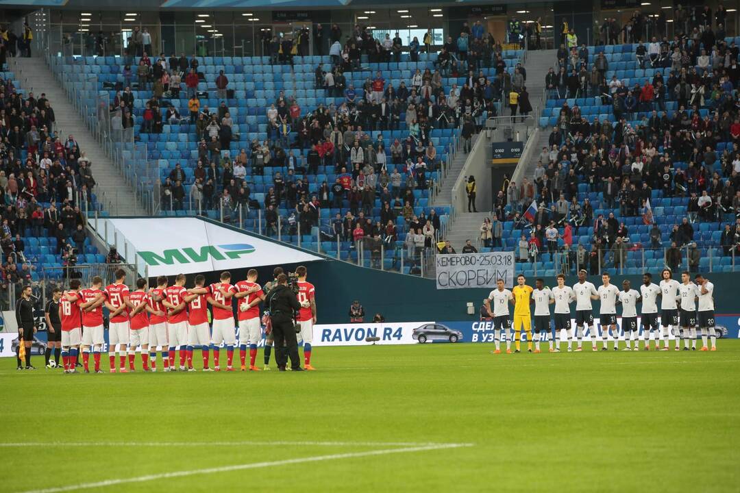 Rusijos futbolo asociacijai – bauda už sirgalių rasistinius šūkius