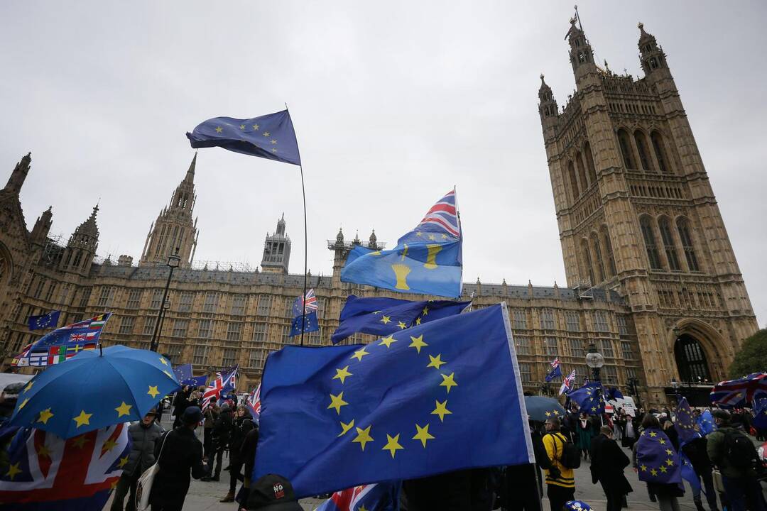 Britų parlamentas atmetė „Brexit“ sutartį