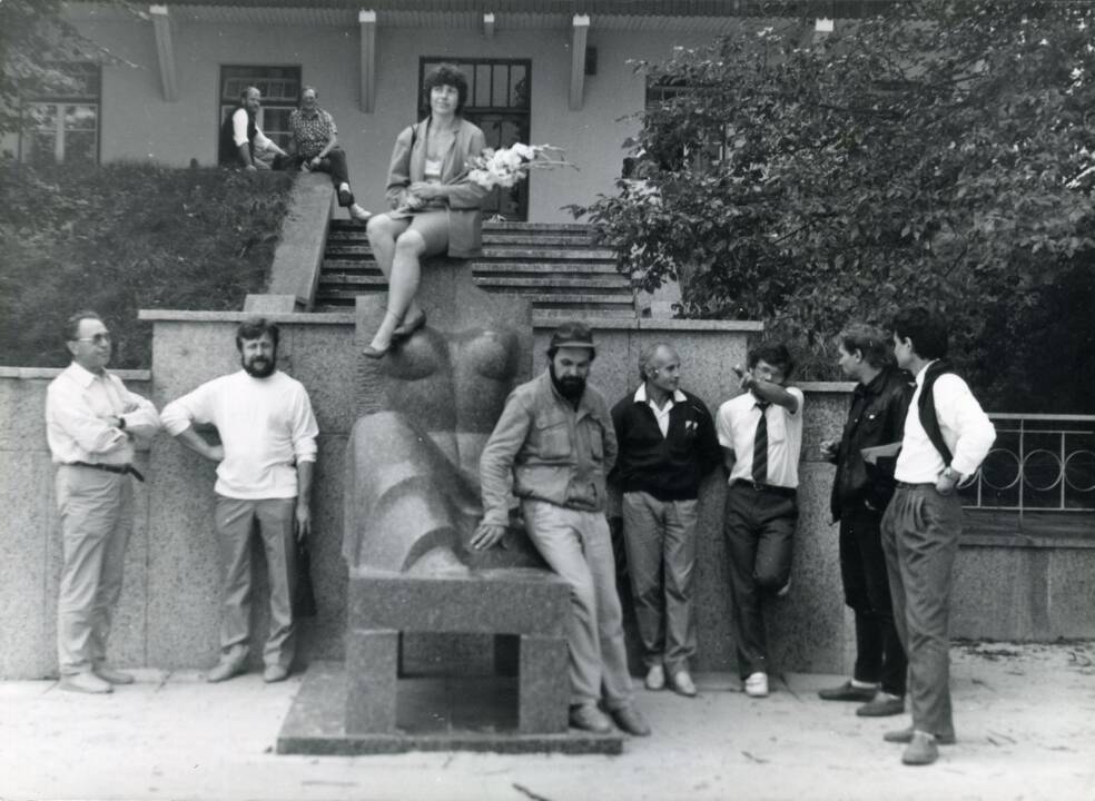 Skulptoriai Smiltynės simpoziume. 1987 m.