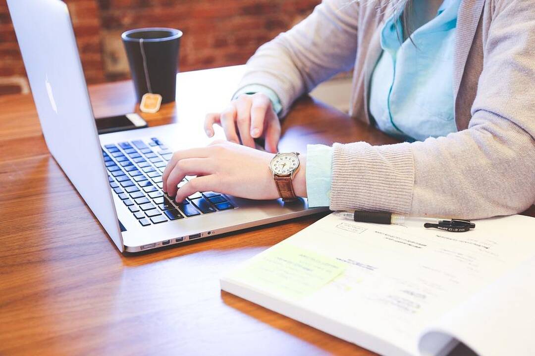 Moterys ir vyrai ICT sektoriuje vis dar žaidžia pagal skirtingas taisykles