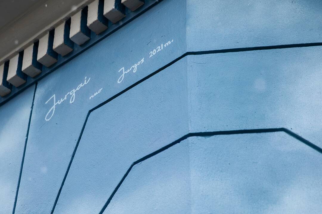Tibeto skvere atidengta J. Užkuraitytės tapybos kompozicija