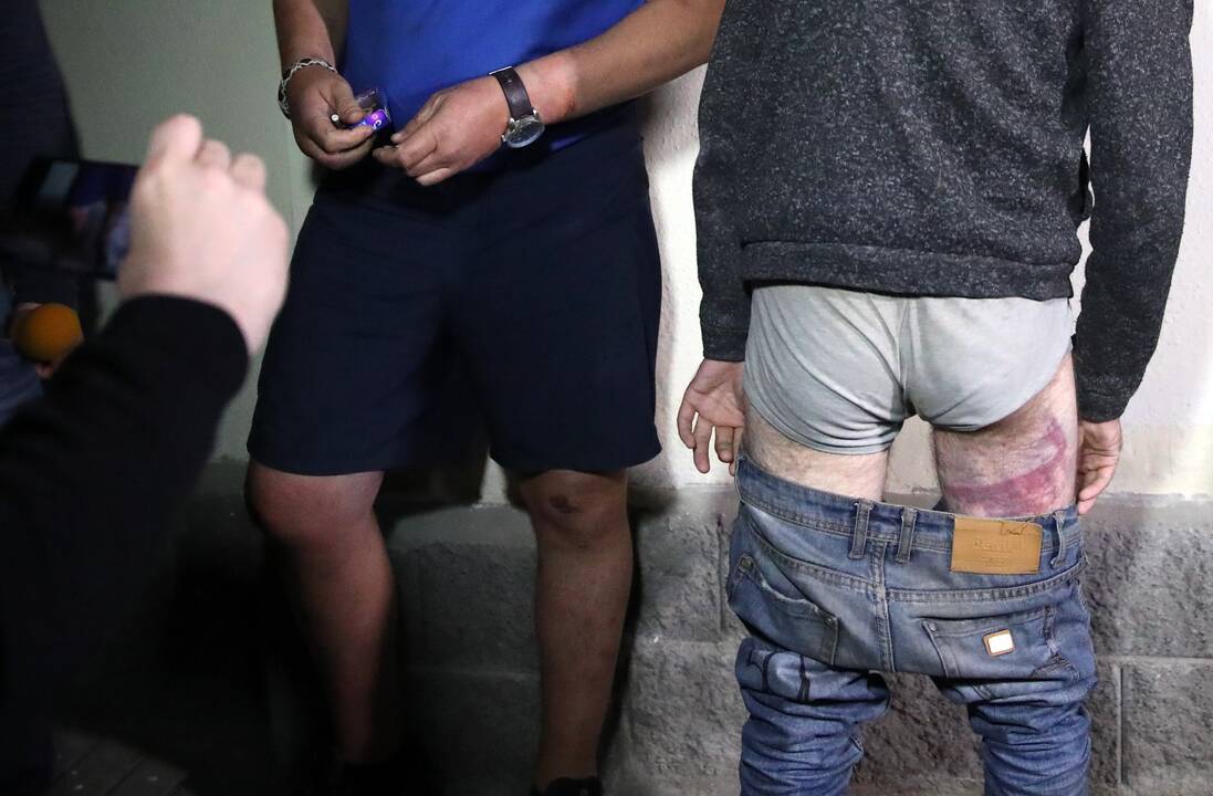 Iš izoliatoriaus Minske paleidžiami protestuotojai