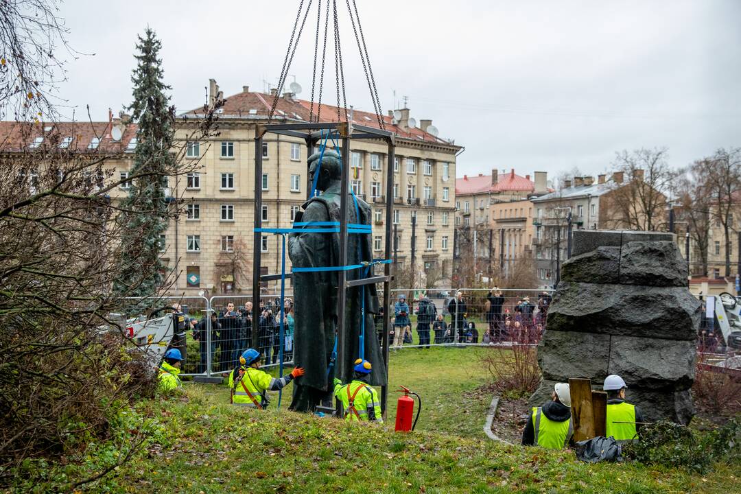 Vilniuje nukeltas P. Cvirkos paminklas