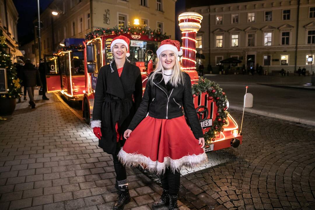 Sostinėje – Kalėdų traukinukas ir Rotušės aikštės eglės įžiebimas
