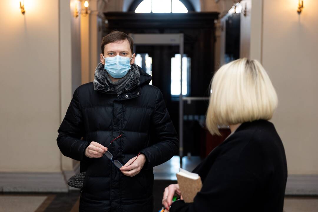Teismas dėl užrašų ant S. Skvernelio gyvenamos gatvės asfalto