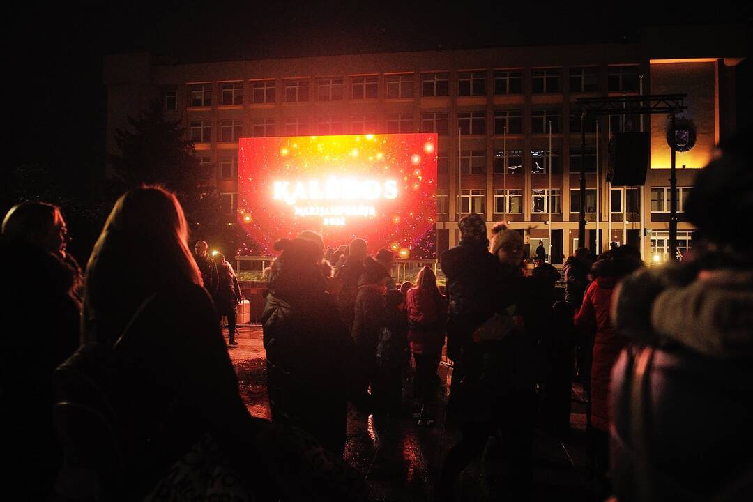 Marijampolės miesto centrą papuošė Kalėdų eglutė
