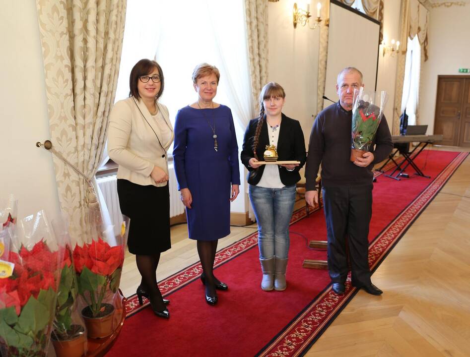 Išdalytos stipendijos Kauno rajono moksleiviams