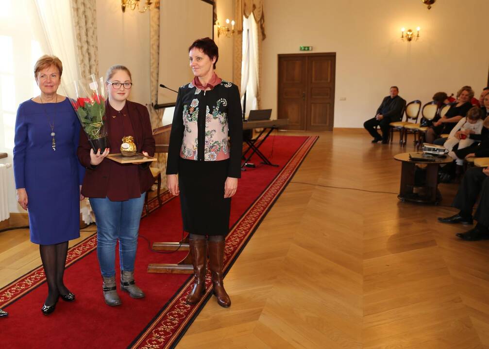 Išdalytos stipendijos Kauno rajono moksleiviams