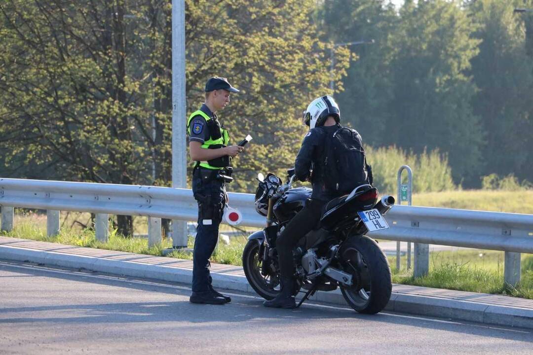 Policijos pareigūnai tikrino vairuotojų blaivumą