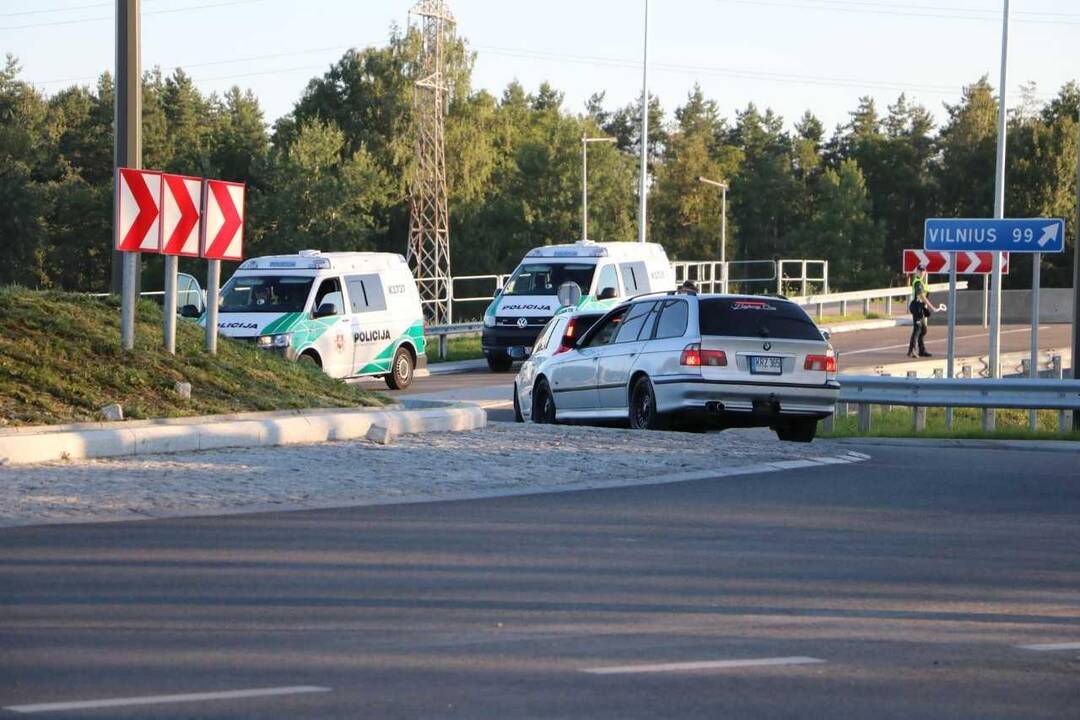 Policijos pareigūnai tikrino vairuotojų blaivumą