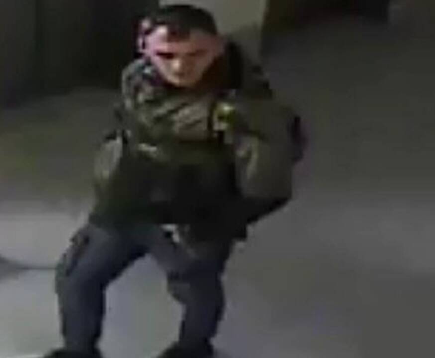 Policijos pareigūnai aiškinasi, kas pasisavino auksinį žiedą ir piniginę (padėkite atpažinti)
