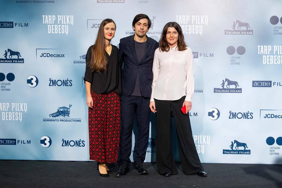 Filmo „Tarp pilkų debesų“ premjera
