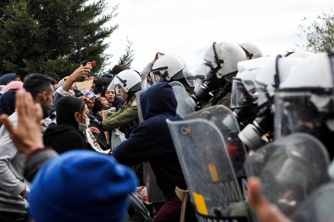Graikijos policija sustabdė nelegalių migrantų protesto žygį Lesbo saloje
