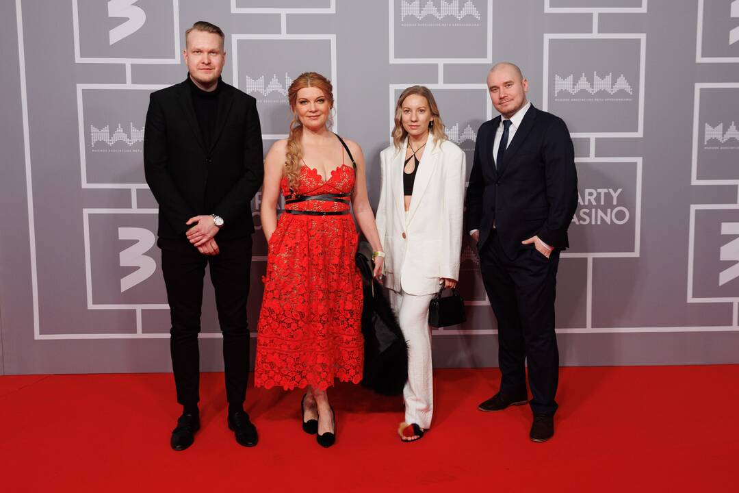 M.A.M.A 2022 raudonojo kilimo svečiai