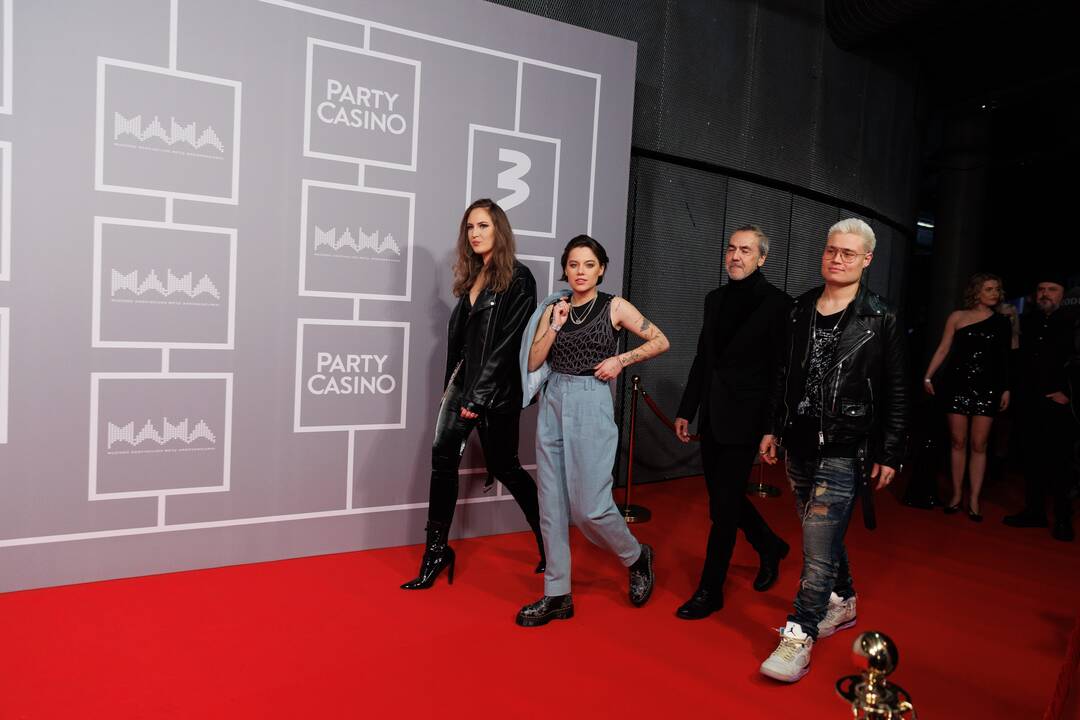 M.A.M.A 2022 raudonojo kilimo svečiai