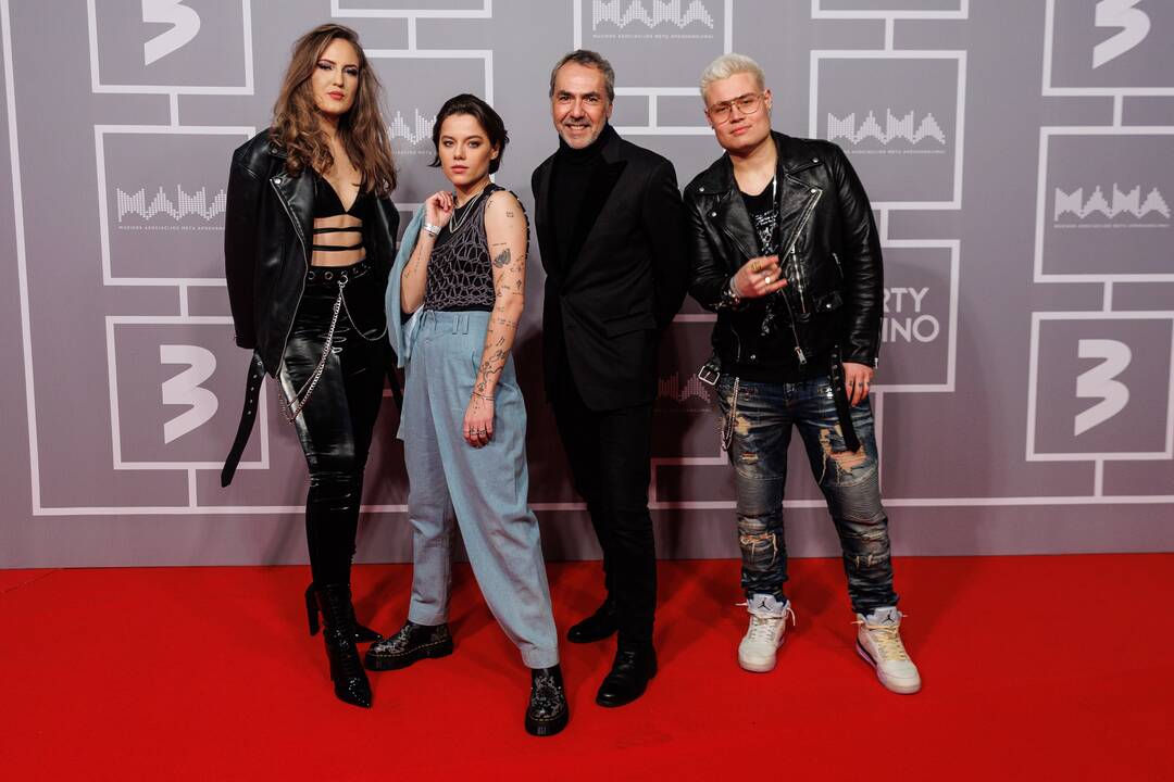 M.A.M.A 2022 raudonojo kilimo svečiai