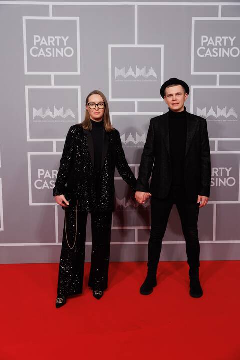 M.A.M.A 2022 raudonojo kilimo svečiai