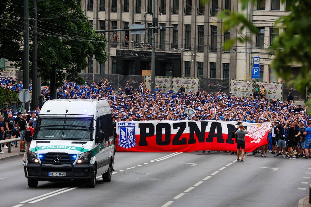 Pozanės „Lech“ sirgalių eisena į Dariaus ir Girėno stadioną