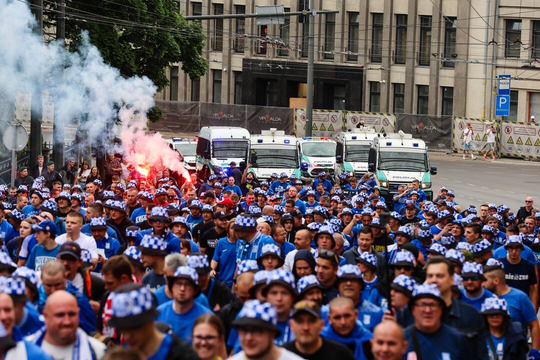 Pozanės „Lech“ sirgalių eisena į Dariaus ir Girėno stadioną