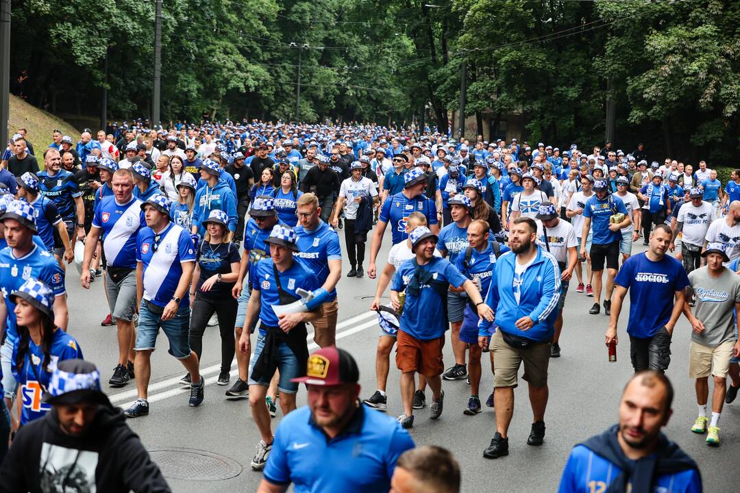 Pozanės „Lech“ sirgalių eisena į Dariaus ir Girėno stadioną