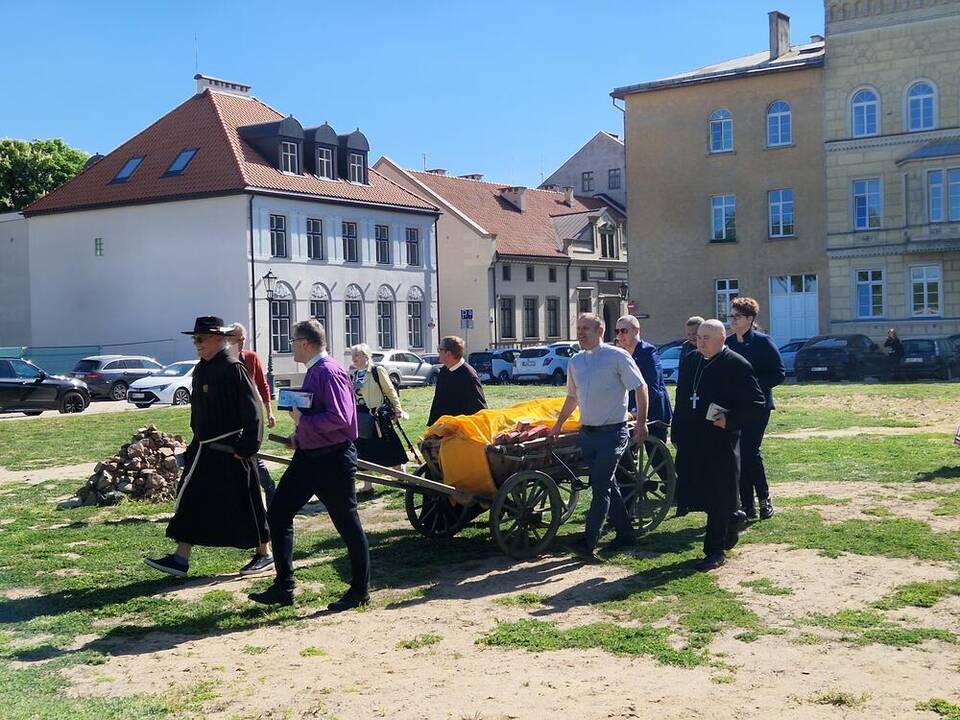 Įvykis: I. Kanto viešojoje bibliotekoje buvo pristatyta ir bibliotekai saugoti perduota Šv. Jono bažnyčioje kabojusios istorinės atminimo lentos kopija.
