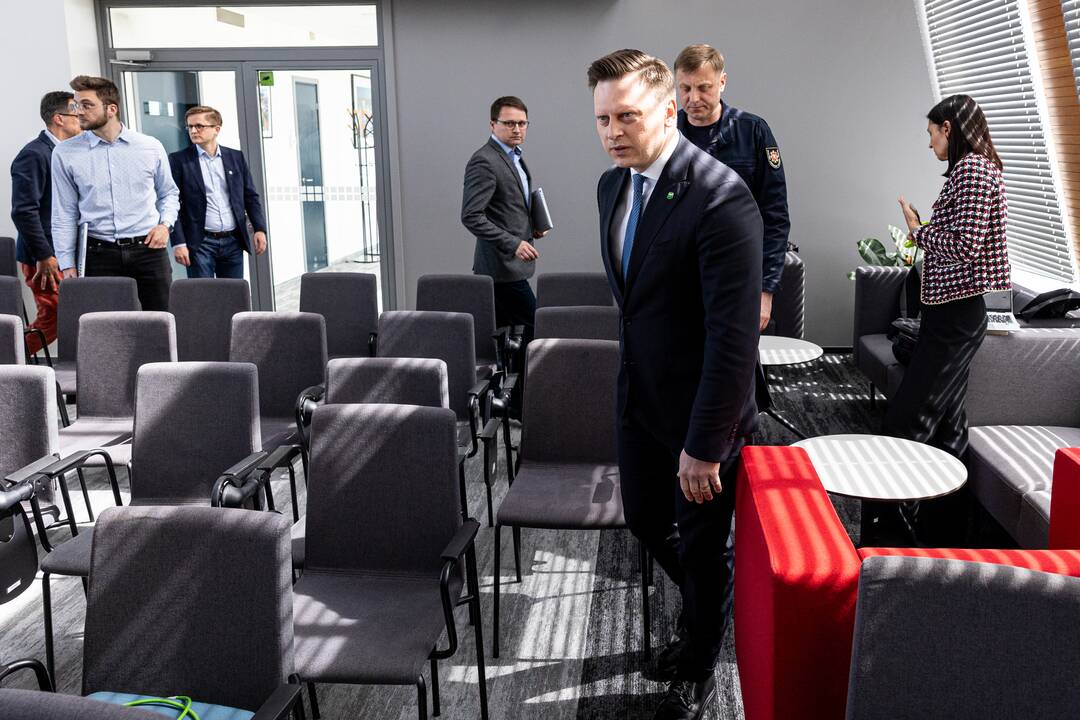 Spaudos konferencija dėl gaisro atliekų rūšiavimo įmonėje