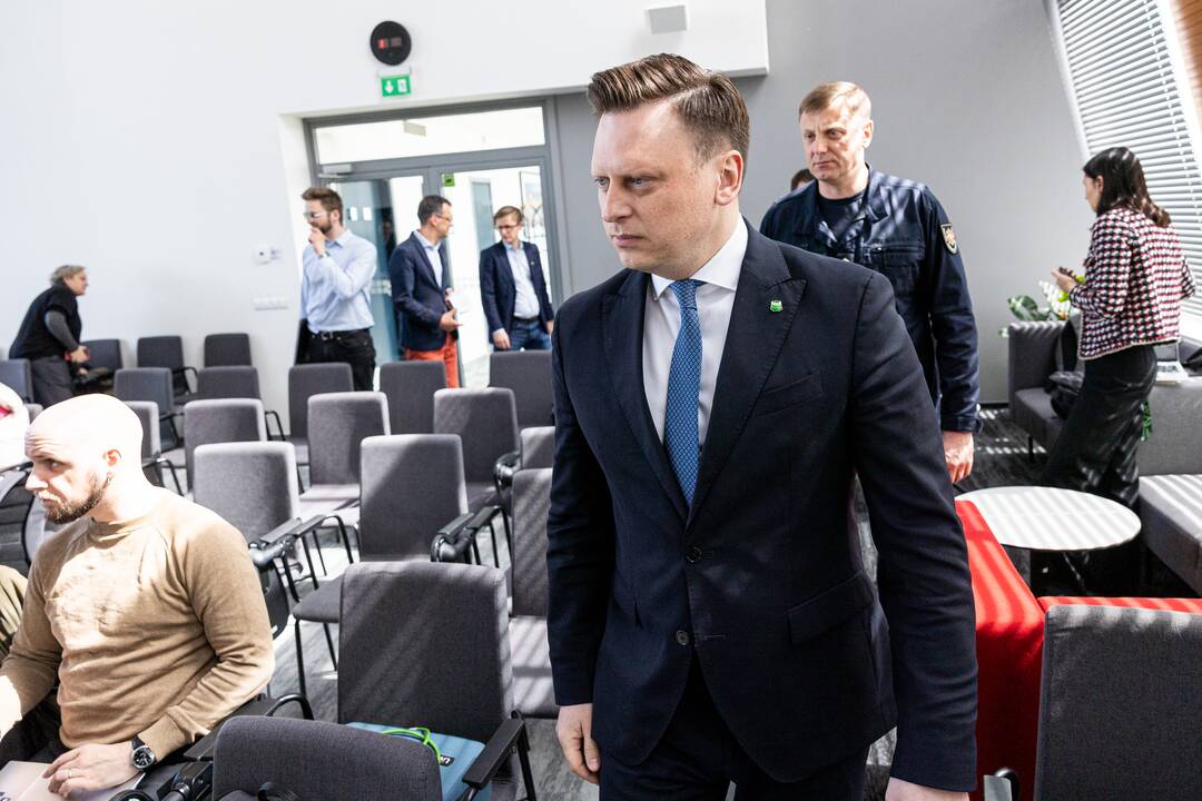 Spaudos konferencija dėl gaisro atliekų rūšiavimo įmonėje