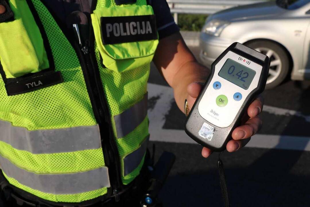 Policijos pareigūnai tikrino vairuotojų blaivumą