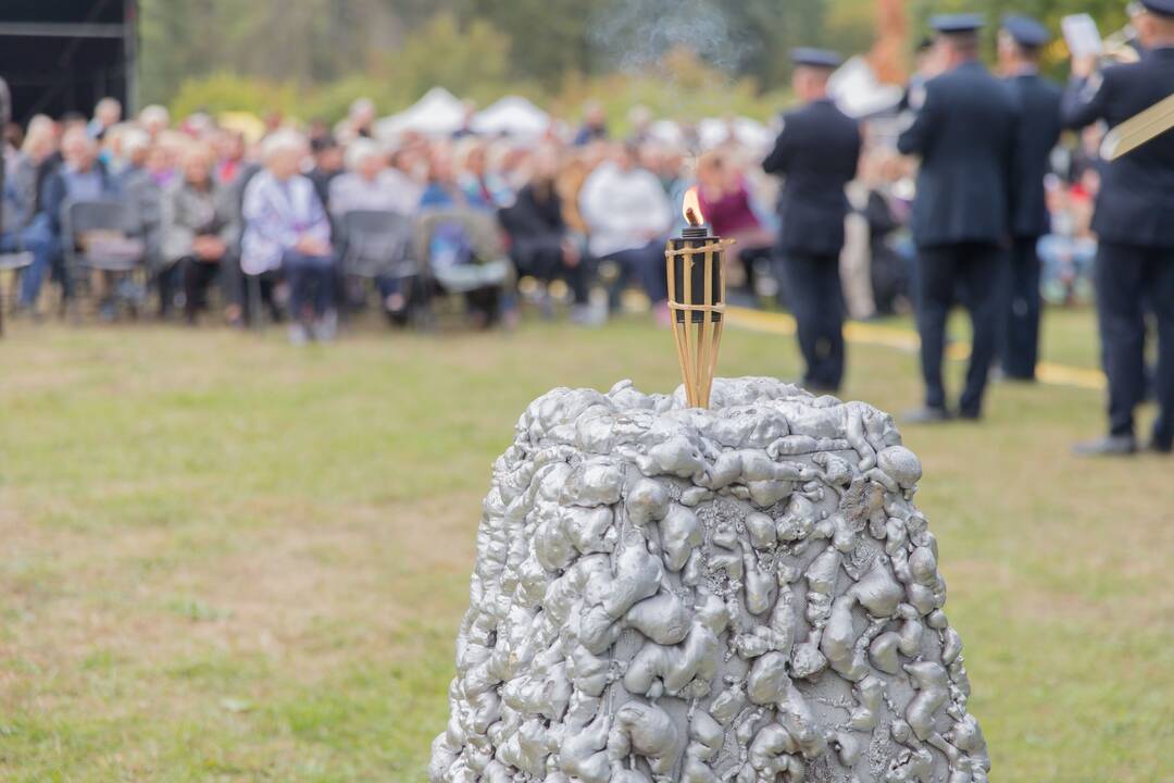 L. Salasevičiaus suknelių kolekcija „Miesto raganos“