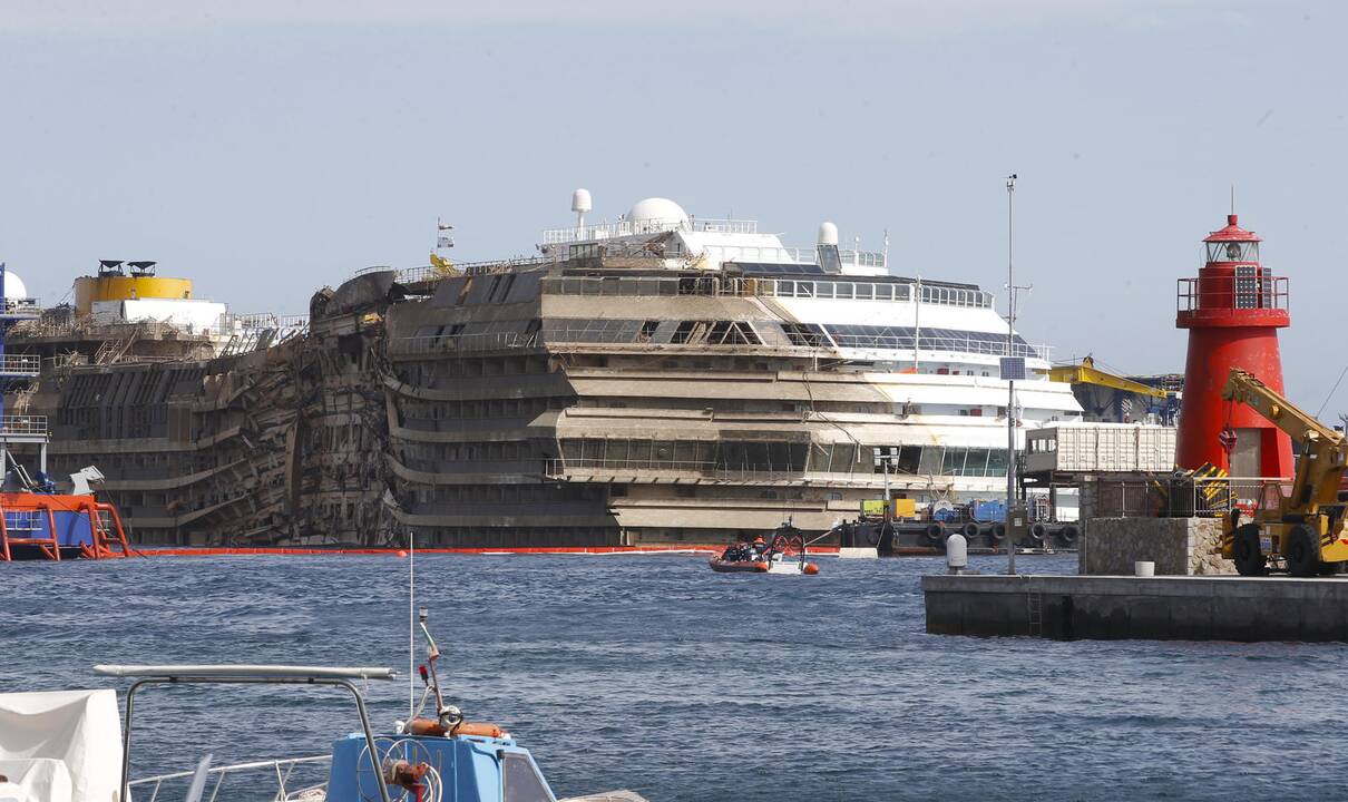 Italijoje nuskendusiame „Costa Concordia“ laive aptikti palaikai yra italės 