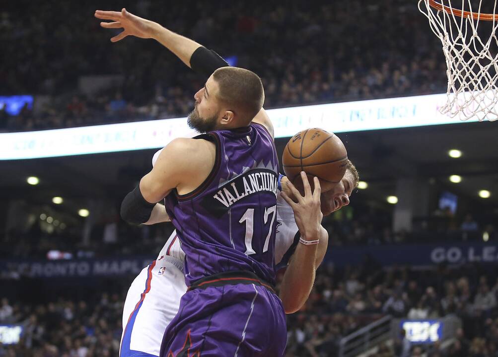 Kuklus J. Valančiūno indėlis į Toronto "Raptors" krepšininkų pergalę