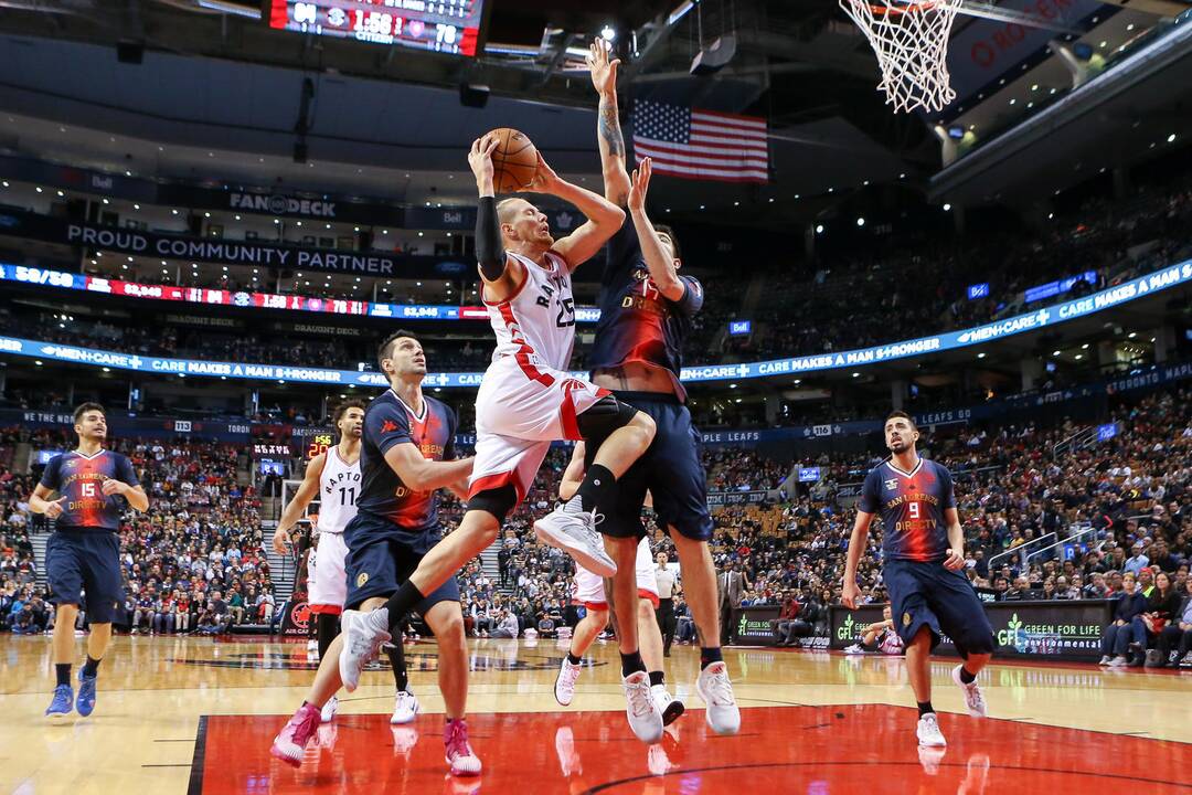 „Raptors“ šventė pergalę ir be J. Valančiūno