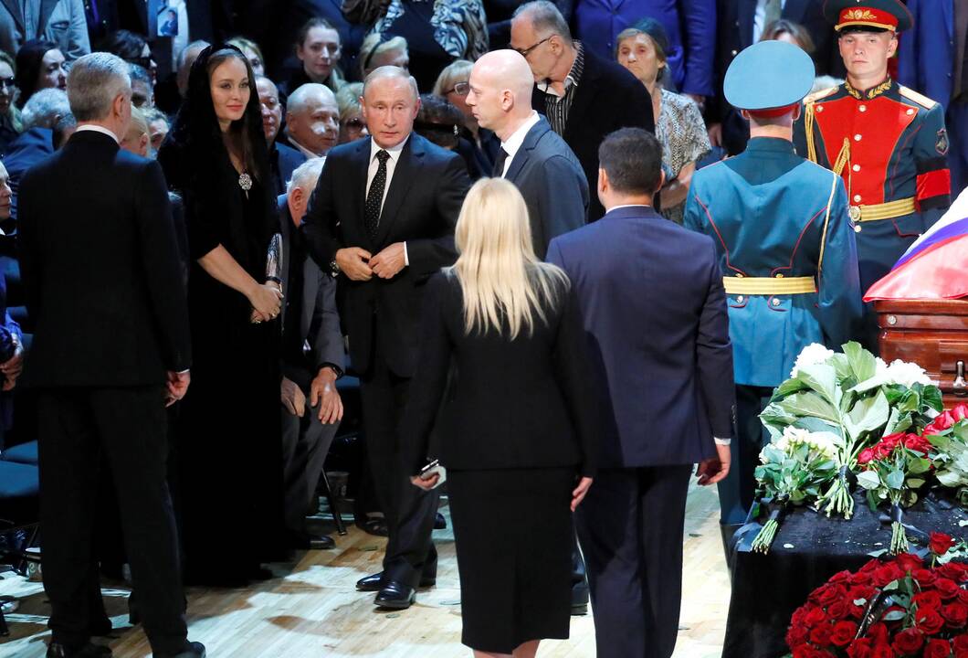 Dainininko J. Kobzono laidotuvės