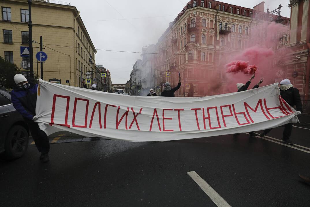 Trims rusams skirtas areštas dėl protesto per V. Putino gimtadienį