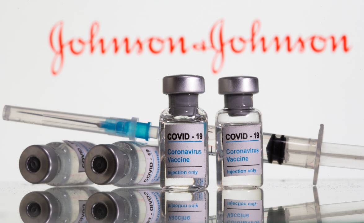 „Johnson & Johnson“ veikiausiai neįvykdys savo antro ketvirčio vakcinos tiekimo įsipareigojimų ES