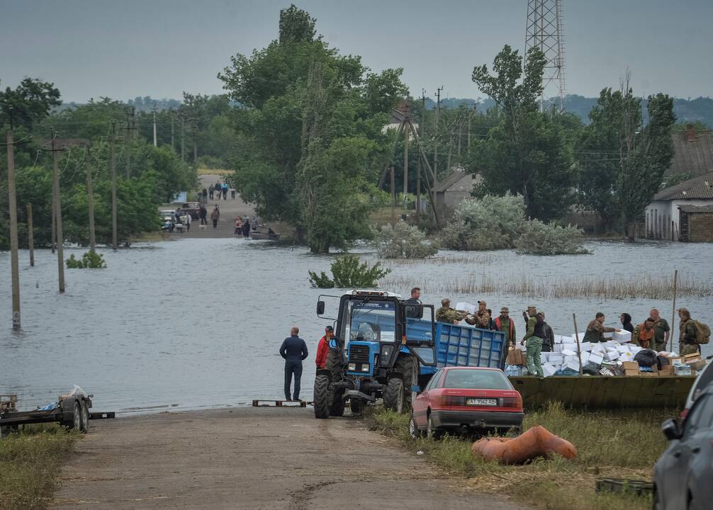 Kyjivas: po Ukrainos užtvankos griūties kilusio potvynio aukų skaičius išaugo iki 10 