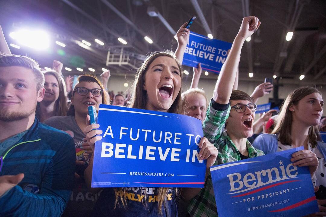 B. Sandersas sutriuškino H. Clinton per balsavimus Havajų demokratų sueigose