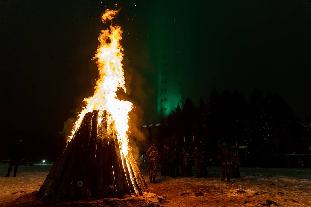 Atminimo laužų uždegimo ceremonija prie Vilniaus televizijos bokšto