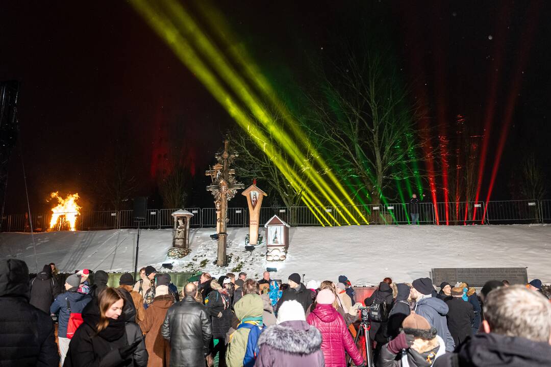 Atminimo laužų uždegimo ceremonija prie Vilniaus televizijos bokšto