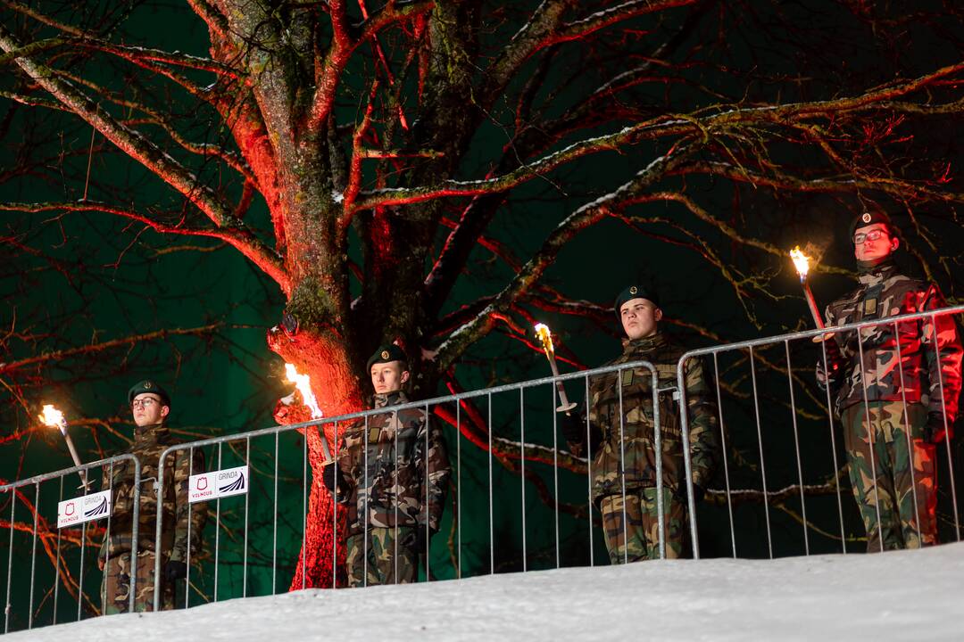 Atminimo laužų uždegimo ceremonija prie Vilniaus televizijos bokšto