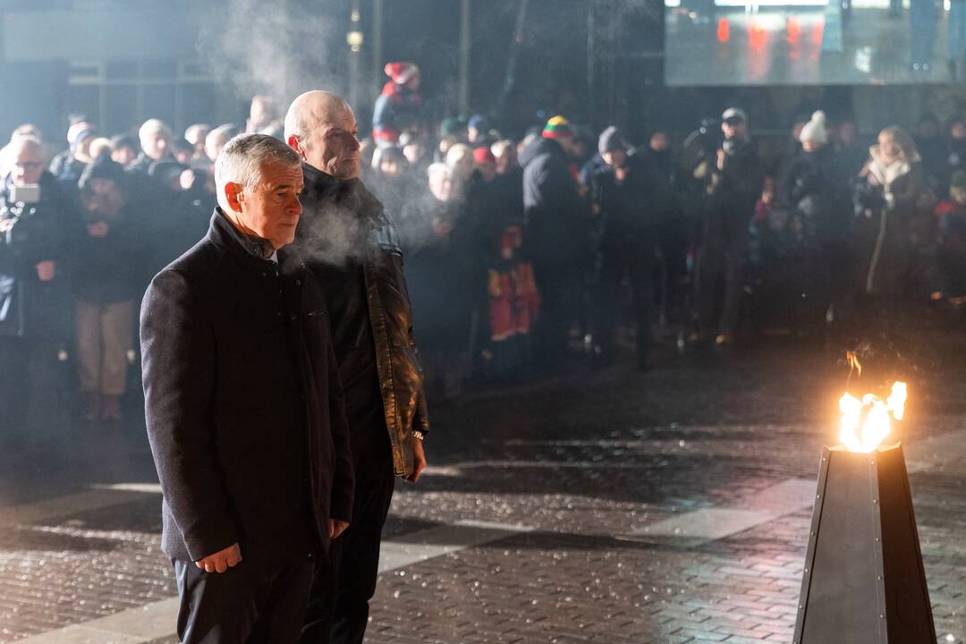 Atminimo laužų uždegimo ceremonija prie Vilniaus televizijos bokšto