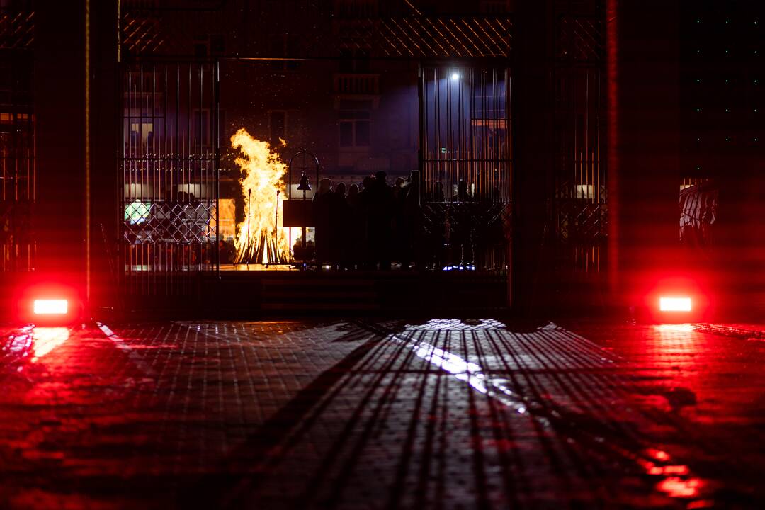 Atminimo laužų uždegimo ceremonija Nepriklausomybės aikštėje