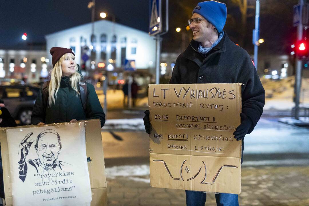 Žmogaus teisių gynėjai ir aktyvistai surengė protestą prieš deportaciją